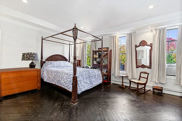 Sold by Compass | media 6