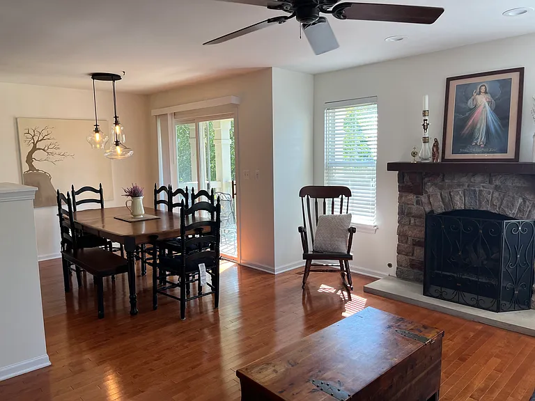 1290 Derry Ln — Photo 5