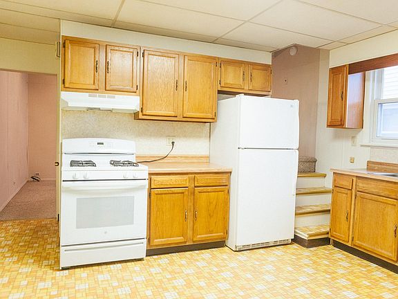 Eat-in kitchen
