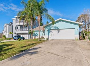 216 176th Ave E, Redington Shores, FL 33708