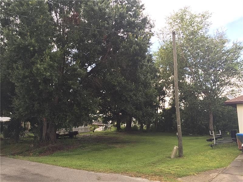 1st image of Lakeview Dr