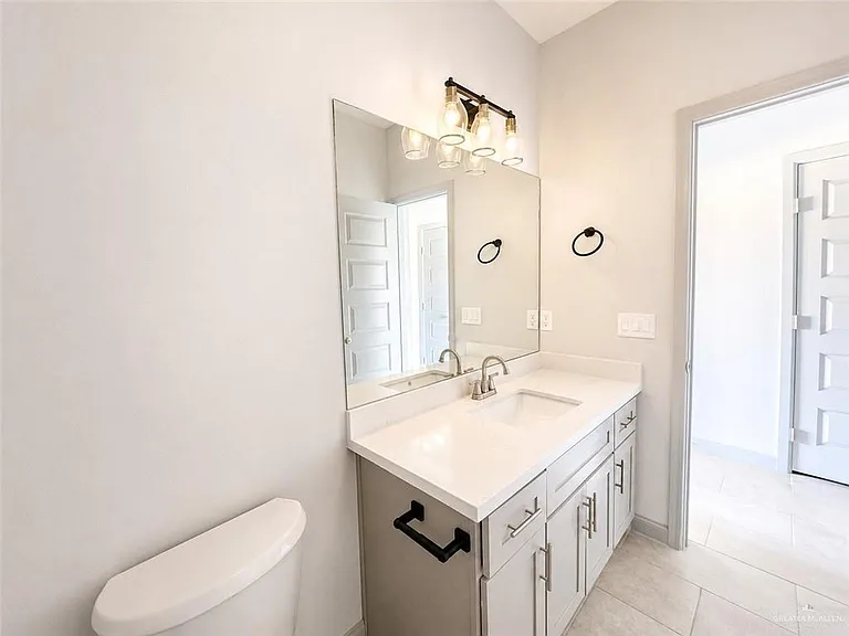 921 Jay Ave #3 — Photo 7