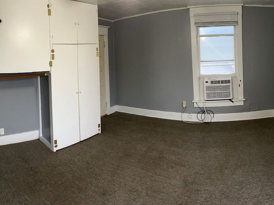 Upstairs studio unit