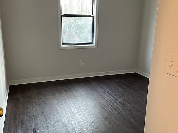 4th image of 111 Jennifer Ln SW
