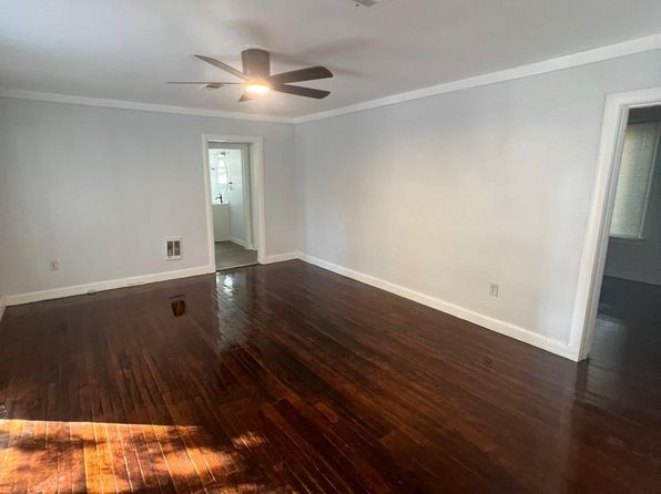 jackson-mississippi-2053015318 picture