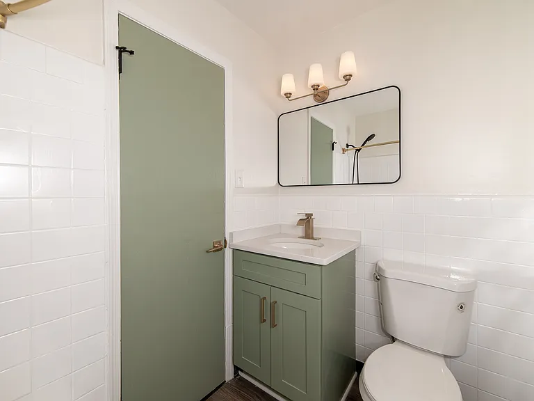 Bayview Apartments — Photo 7