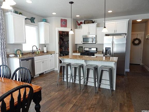 3rd image of 4943 W Yellow Topaz Dr