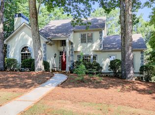905 Forest Pond Dr, Marietta, GA 30068
