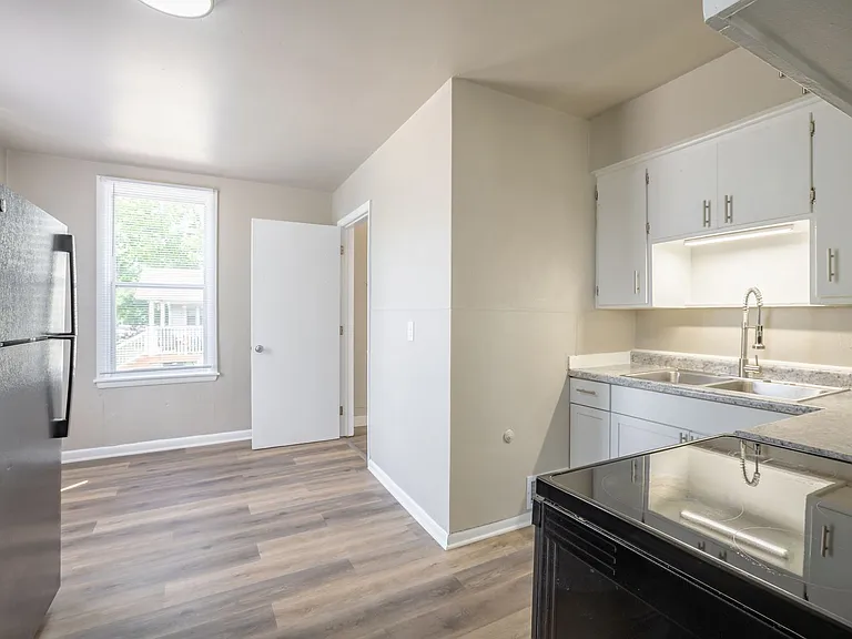 149 W 2nd St — Photo 14