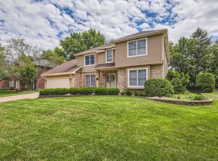 7617 Queens Ct, Downers Grove, IL 60516