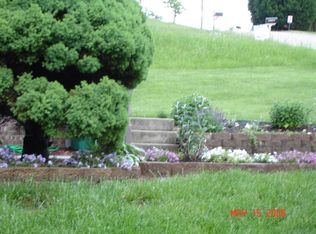 48 Beaver Dr, Hurricane, WV 25526