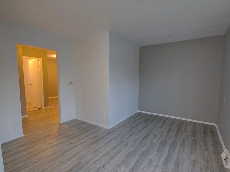 1105 Tremont Ave — Photo 11