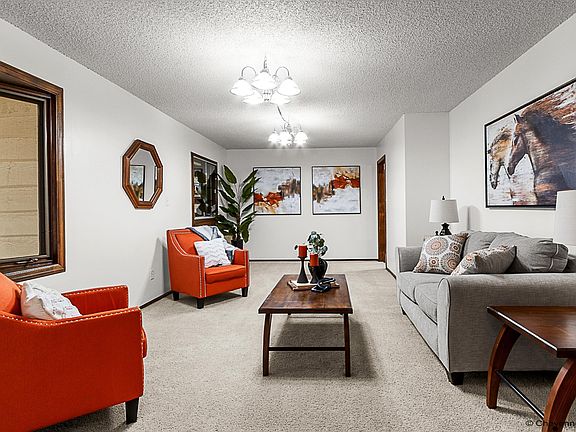 4th image of 916 Cherry St