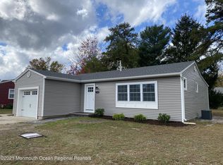 102 Georgetown Rd, Toms River, NJ 08757