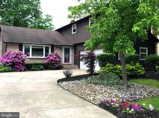 702 Decatur Dr, Mount Laurel, NJ 08054