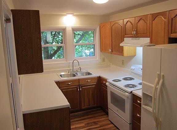 Upstairs Full Kitchen w/ Dishwasher