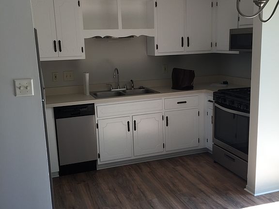 2nd image of 1520 Adams St