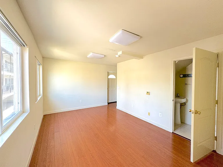 4629 Prospect Ave #3 — Photo 10