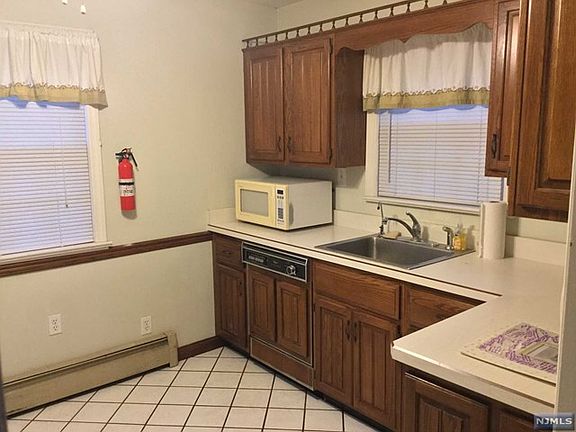 3rd image of 3-11 Berdan Ave #1X