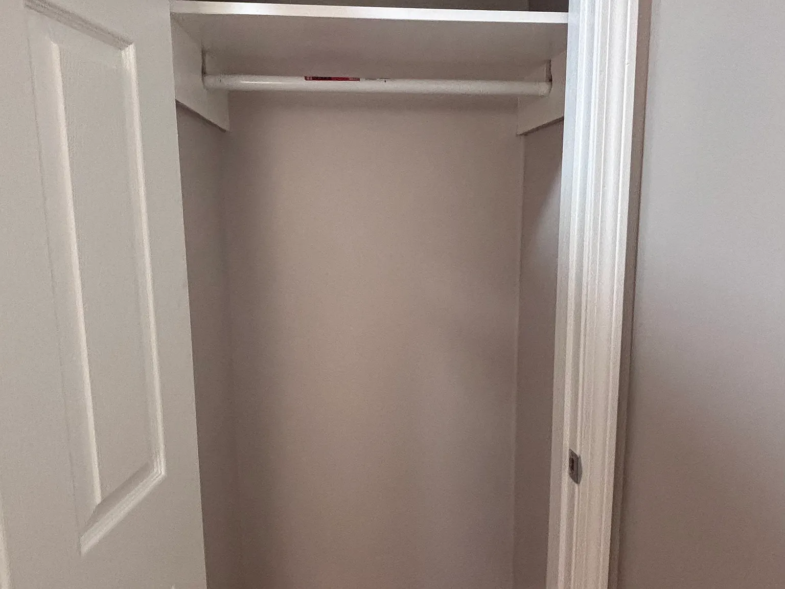3 bed, 850 sqft, $3,200 — Photo 3