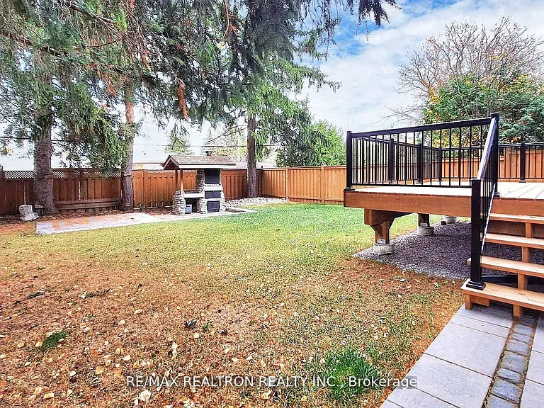 84 Murray Dr — Photo 38