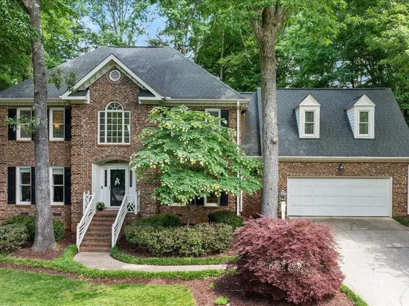 306 Lochside Dr, Cary, NC 27518