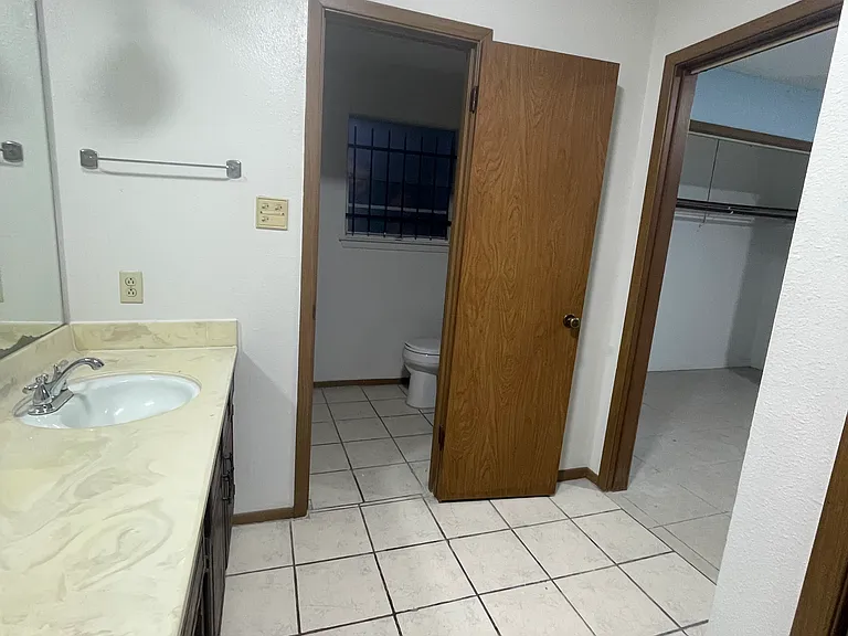2210 Berry Ave — Photo 14