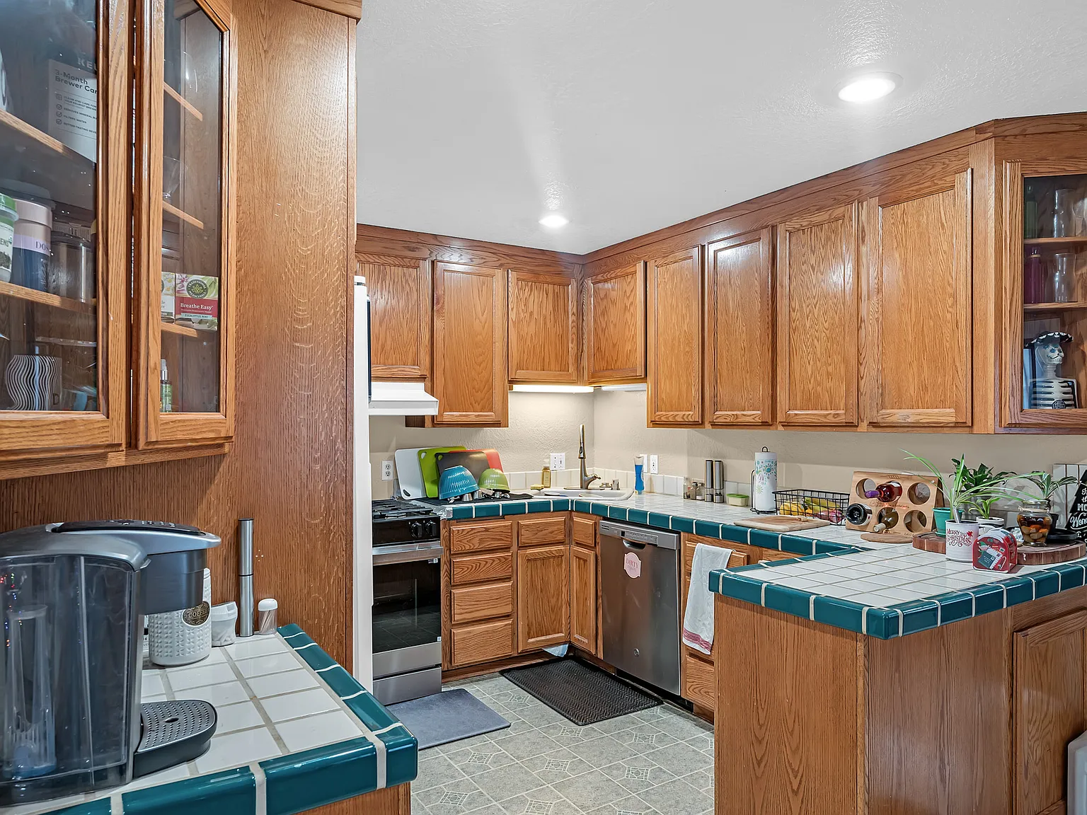 5 bed, 3.5 bath, 2758 sqft, $3,895 — Photo 1