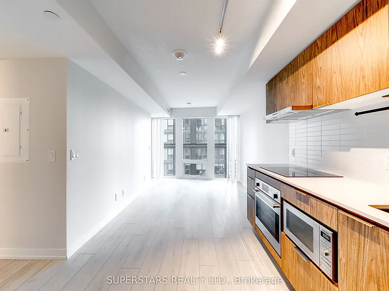 60 Shuter St #2010 — Photo 8