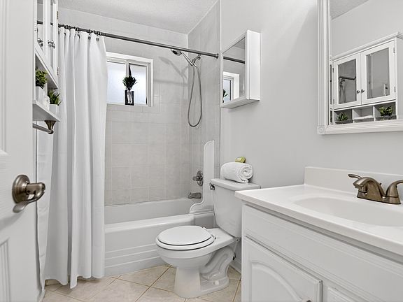 5th image of 255 Jefferson Pl APT 23