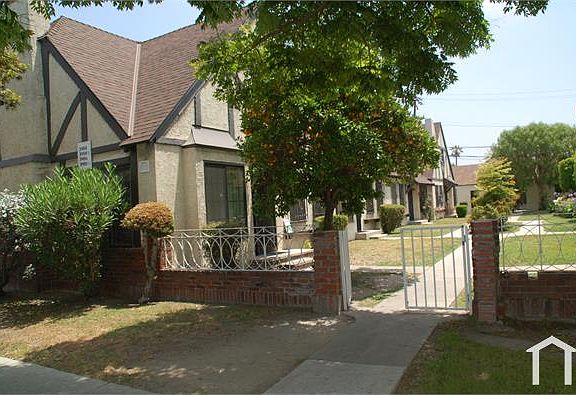 2nd image of 3906 1/2 Crenshaw Blvd