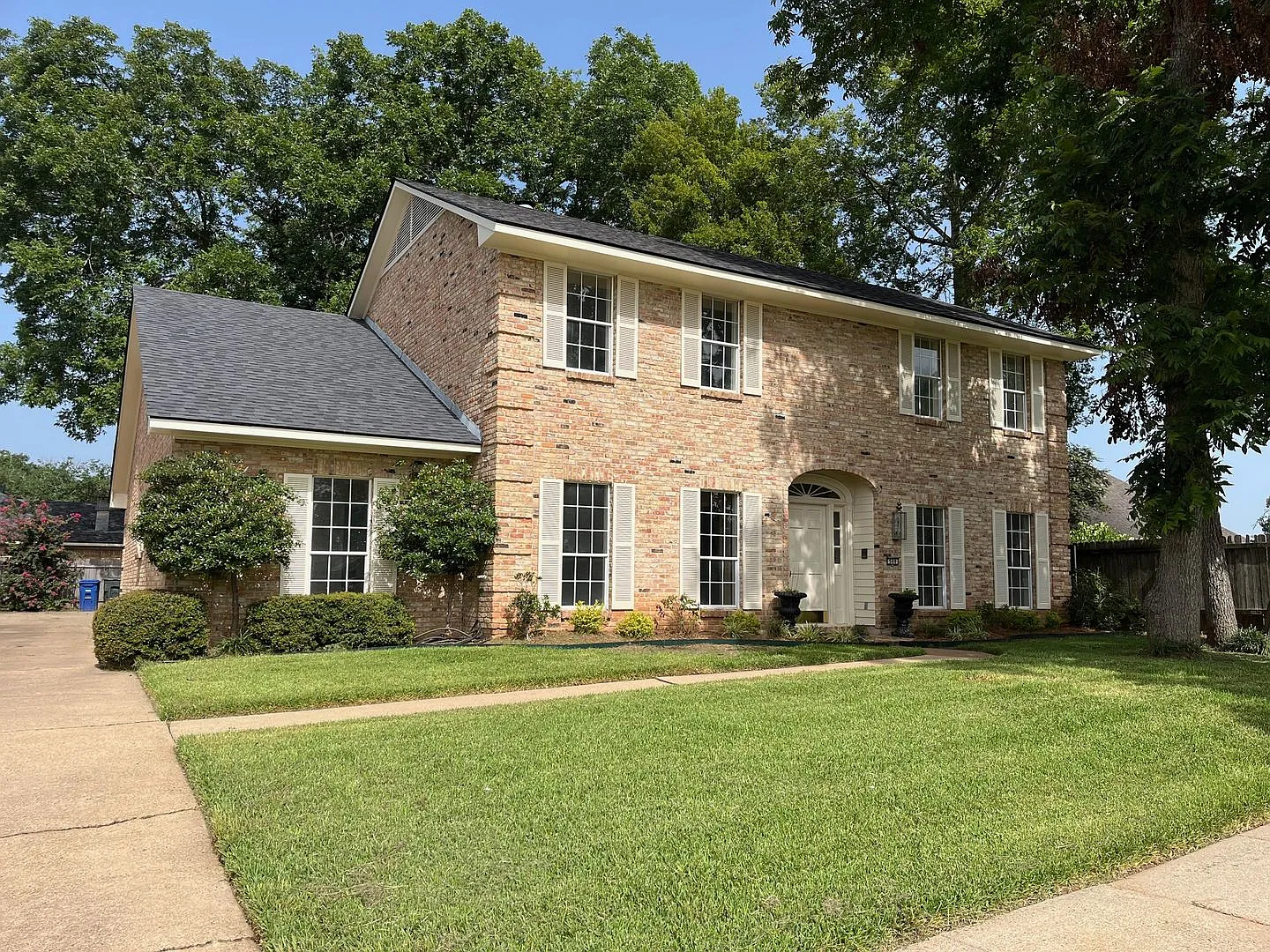 Beautiful Town South 4BR/4BA — Photo 1