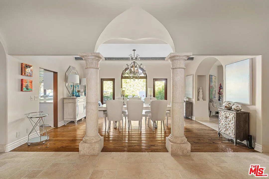 5 bed, 7.5 bath, 8158 sqft, $27,000 — Photo 4