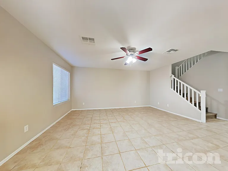 15204 N El Frio Ct — Photo 3
