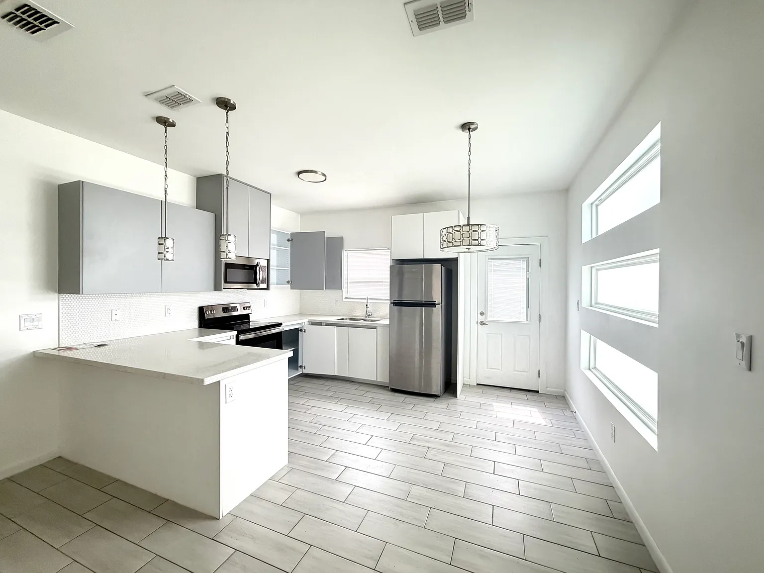 2 bed, 965 sqft, $1,125 — Photo 1