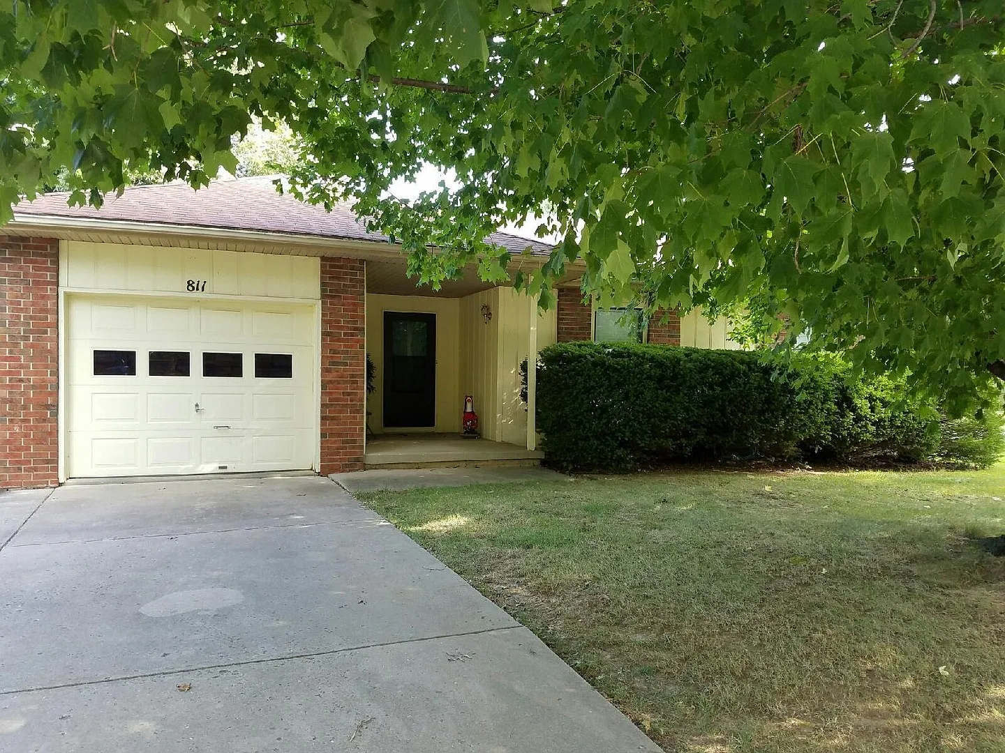 Charming 3 Bed/1 Bath home in Nixa. Fenced back yard — Photo 1