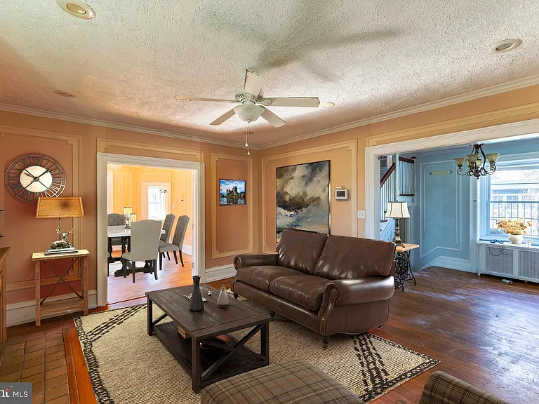 2216 Georges Ln — Photo 9
