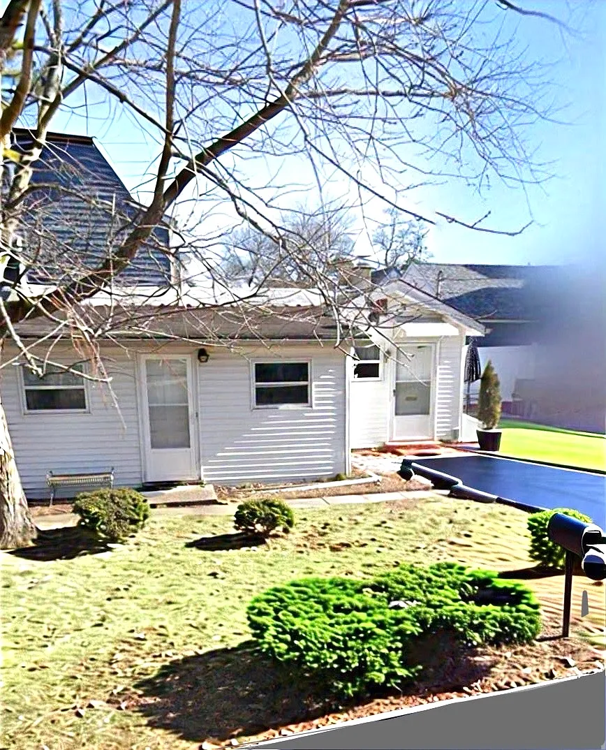 17 1st St photo 1