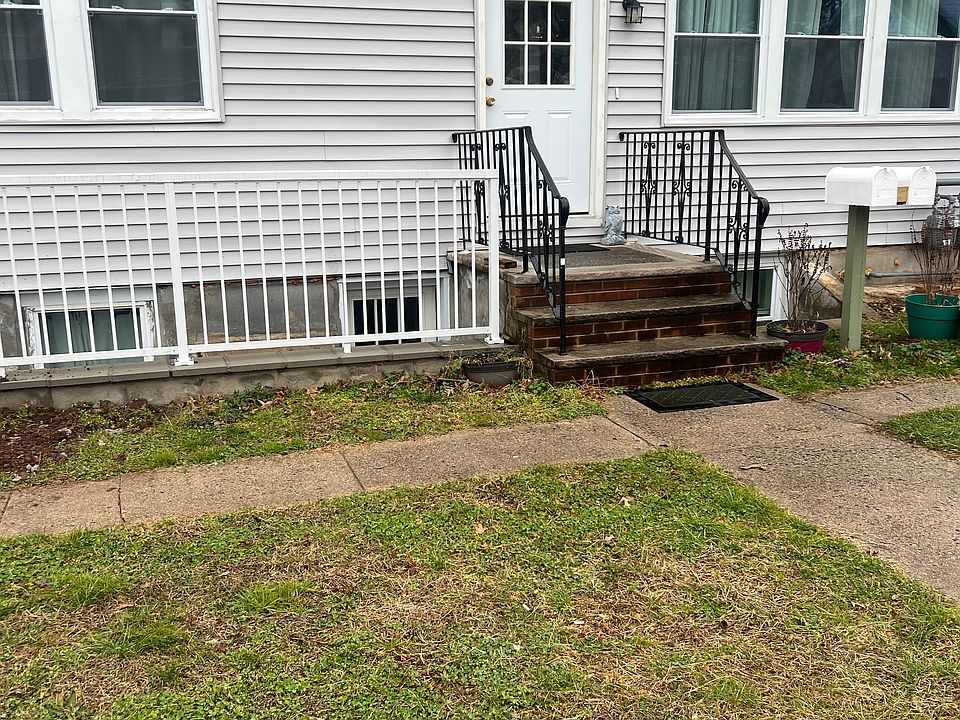 1st image of 6 Hedges St #1