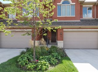 71 Legacy Ln, Wheeling, IL 60090