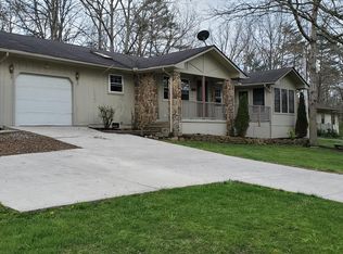 146 Lakeshire Dr, Crossville, TN 38558