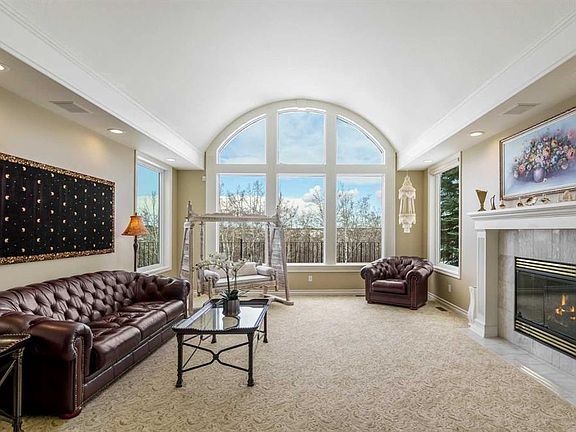 4th image of 33 S Ridge Pointe Dr