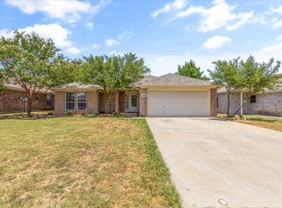 310 Preston Dr, Cleburne, TX 76033