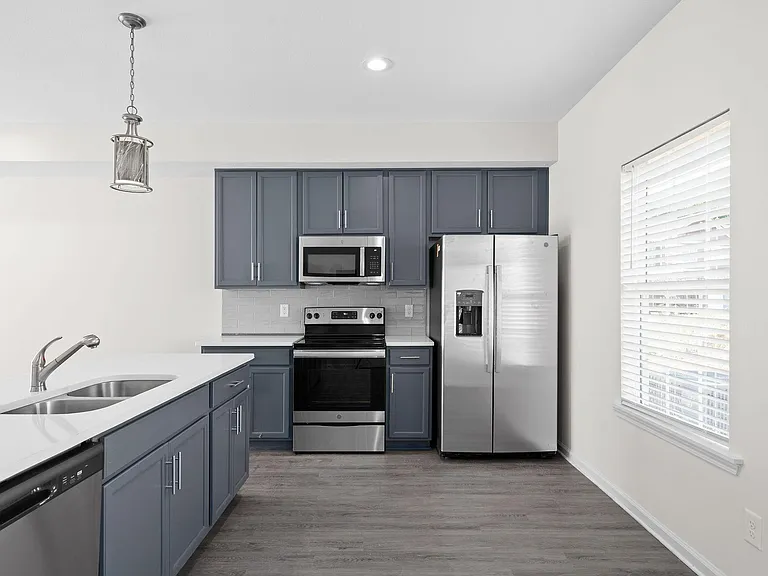 401 Victory Rd — Photo 19