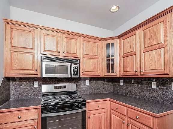 3rd image of 105 Hermitage Ln #1