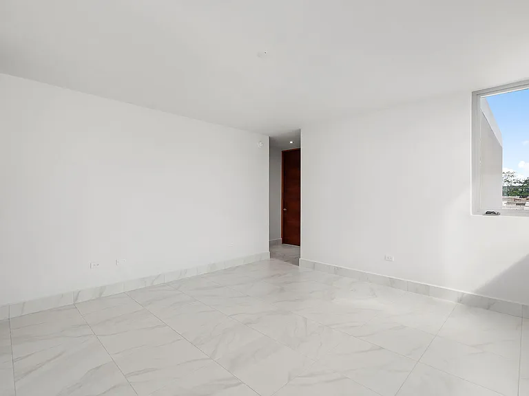155 Chelsea — Photo 2