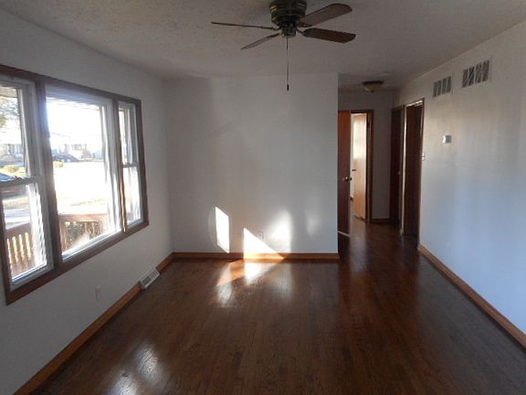 2nd image of 3037 Fairview Ave