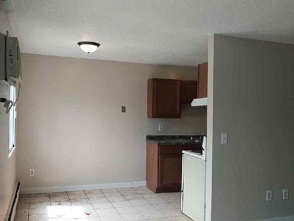 4th image of 1841 Magnolia Ave E #104