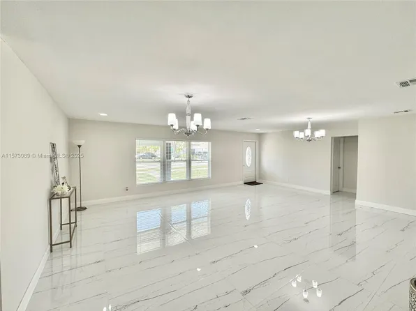 4617 SW 20th St, Hollywood, FL 33023