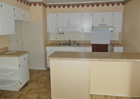 2nd image of 1122 Orchard Ln